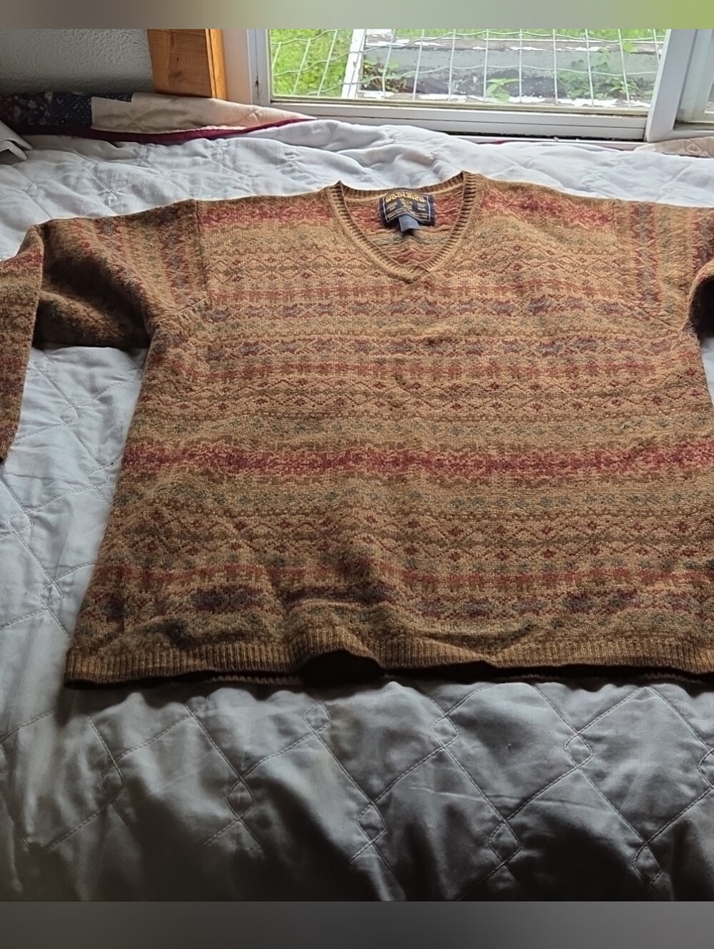 Woolrich Women's V-Neck  100% Lambs Wool Sweater - Large